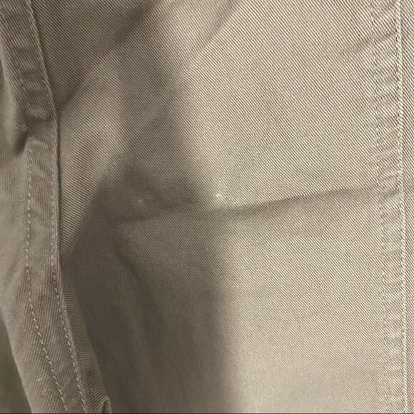 Attention Women’s Slim Fit Capri Pants - Picture 4 of 6